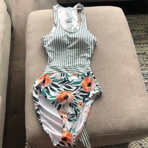 Cupshe one piece bathing suit